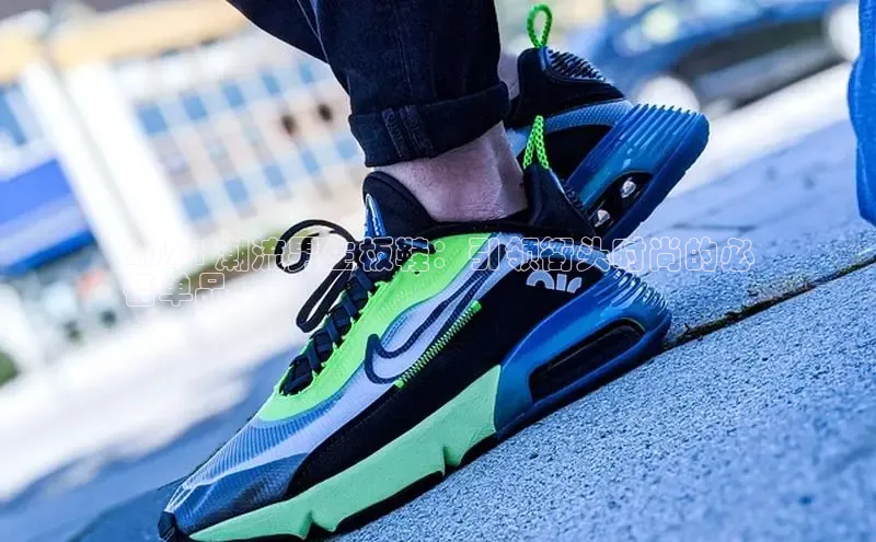 意昂2百度翻译App2024 潮流男生板鞋：引领街头时尚的必
备单品