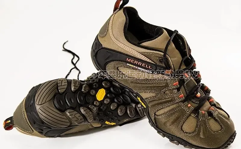 意昂2登录地址百度智能云全新款式发布：2025年斐乐运动鞋新款男款火热上市